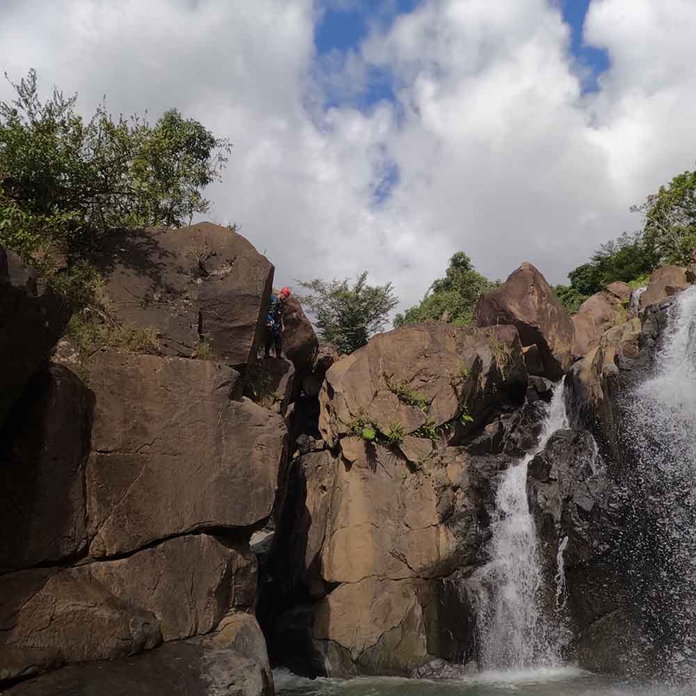 Cliff Jumping 2